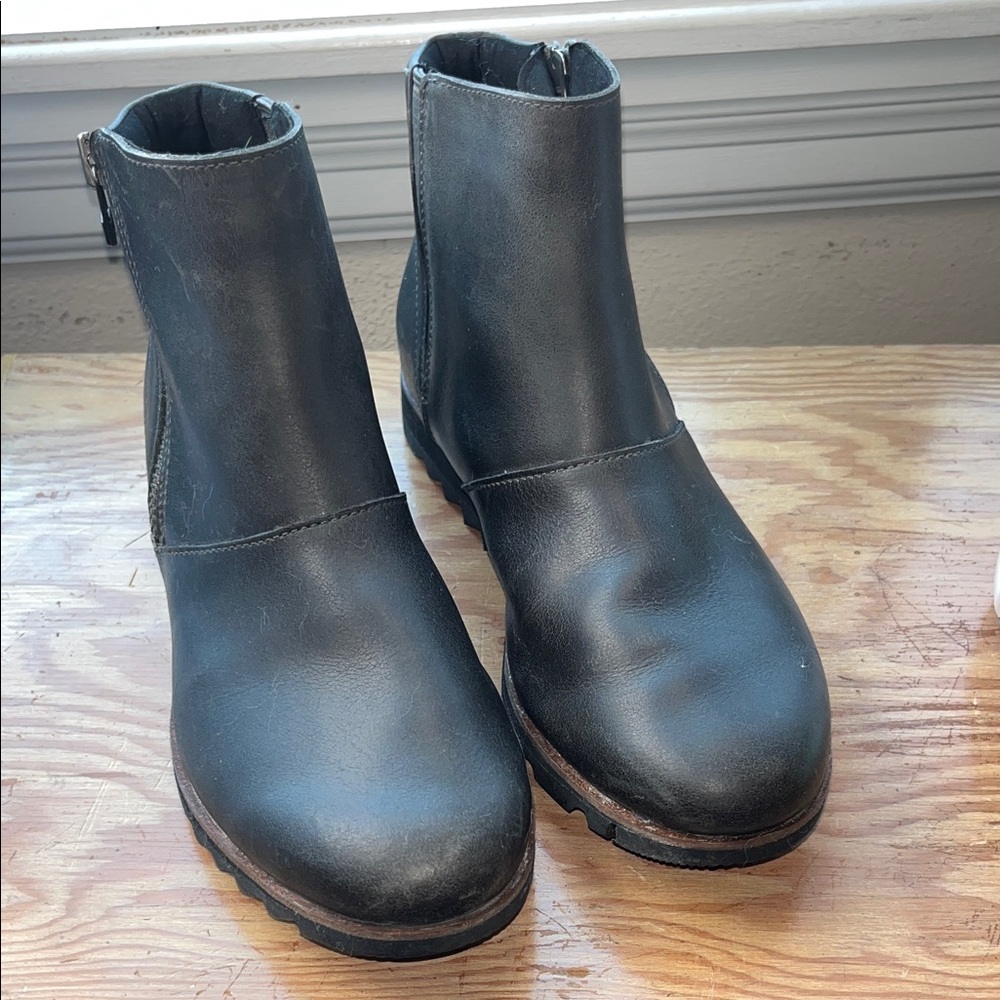 Sorel Charcoal Leather Boots 7